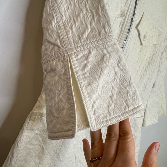 Bazar par Christian Lacroix White Y2K quilted texture o-ring Blazer - Picture 7 of 11